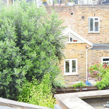 3 Bedroom Family House With A Superb Kitchen And Garden London Kültér fotó