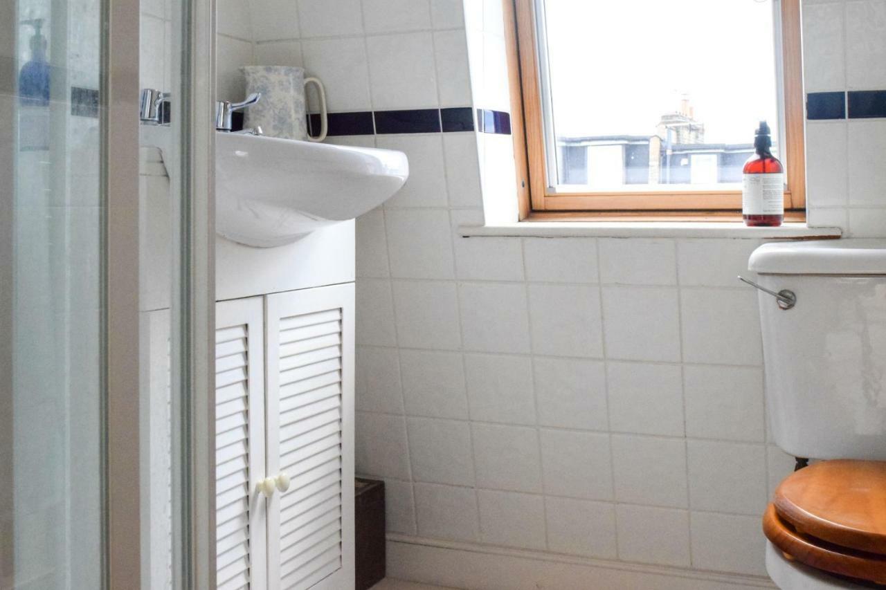 3 Bedroom Family House With A Superb Kitchen And Garden London Kültér fotó