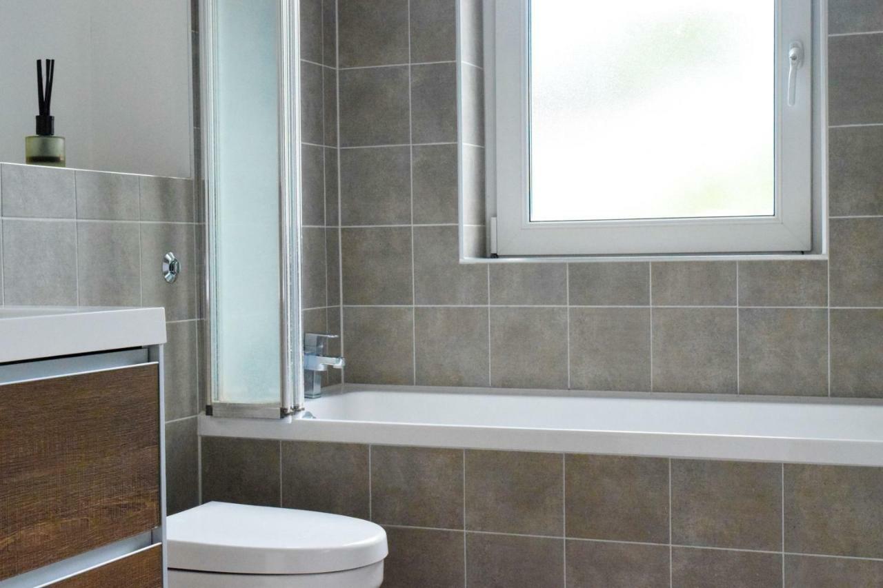 3 Bedroom Family House With A Superb Kitchen And Garden London Kültér fotó