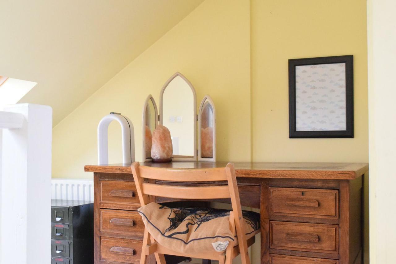 3 Bedroom Family House With A Superb Kitchen And Garden London Kültér fotó