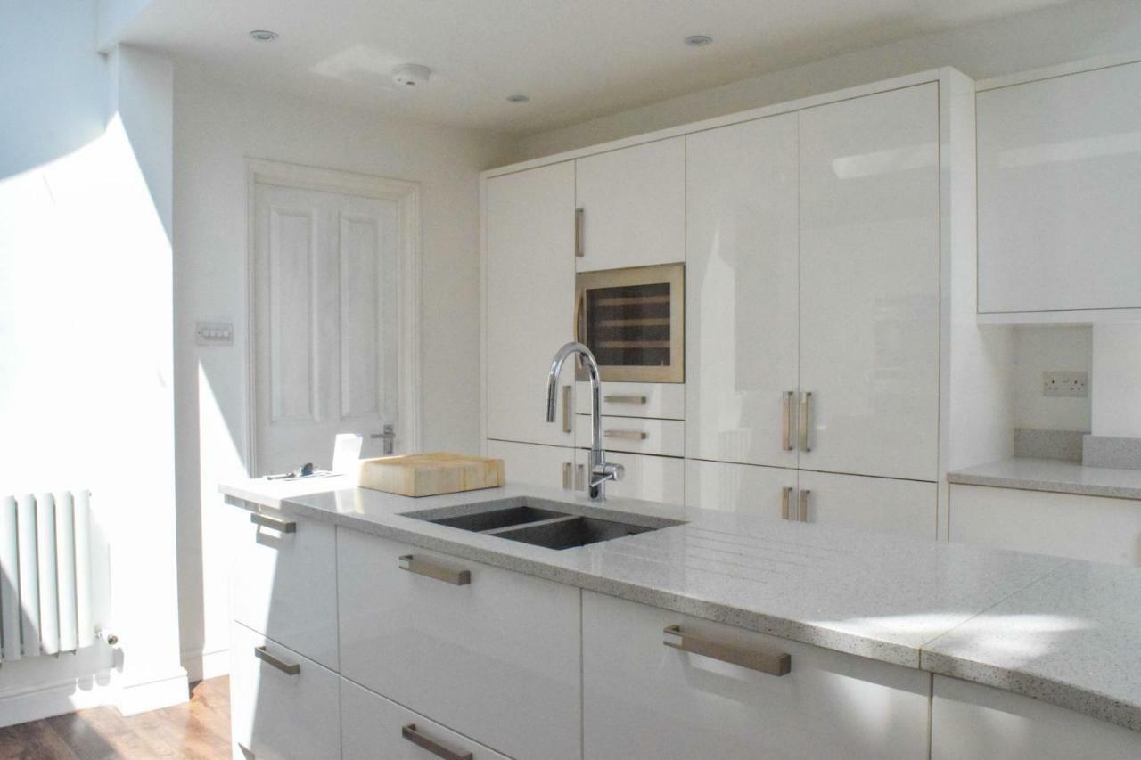 3 Bedroom Family House With A Superb Kitchen And Garden London Kültér fotó