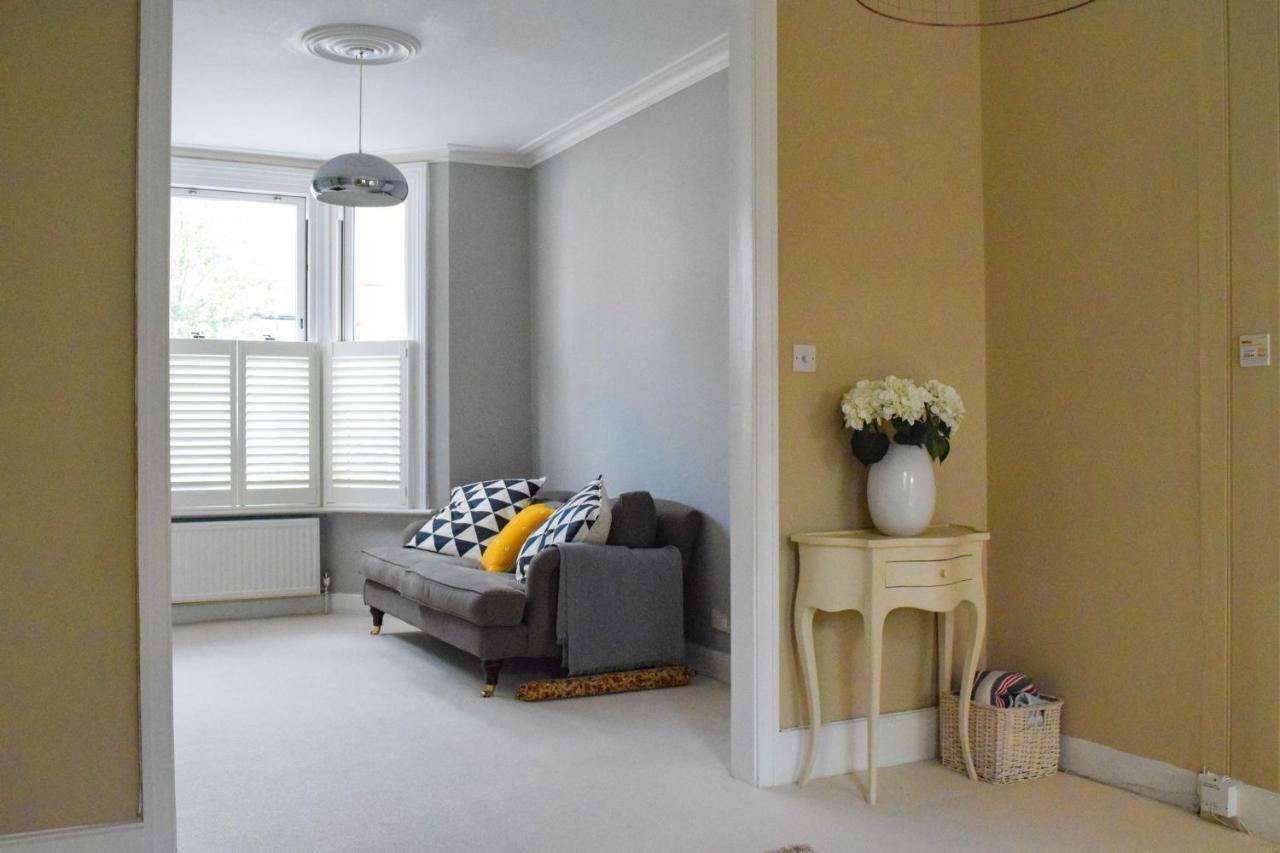 3 Bedroom Family House With A Superb Kitchen And Garden London Kültér fotó