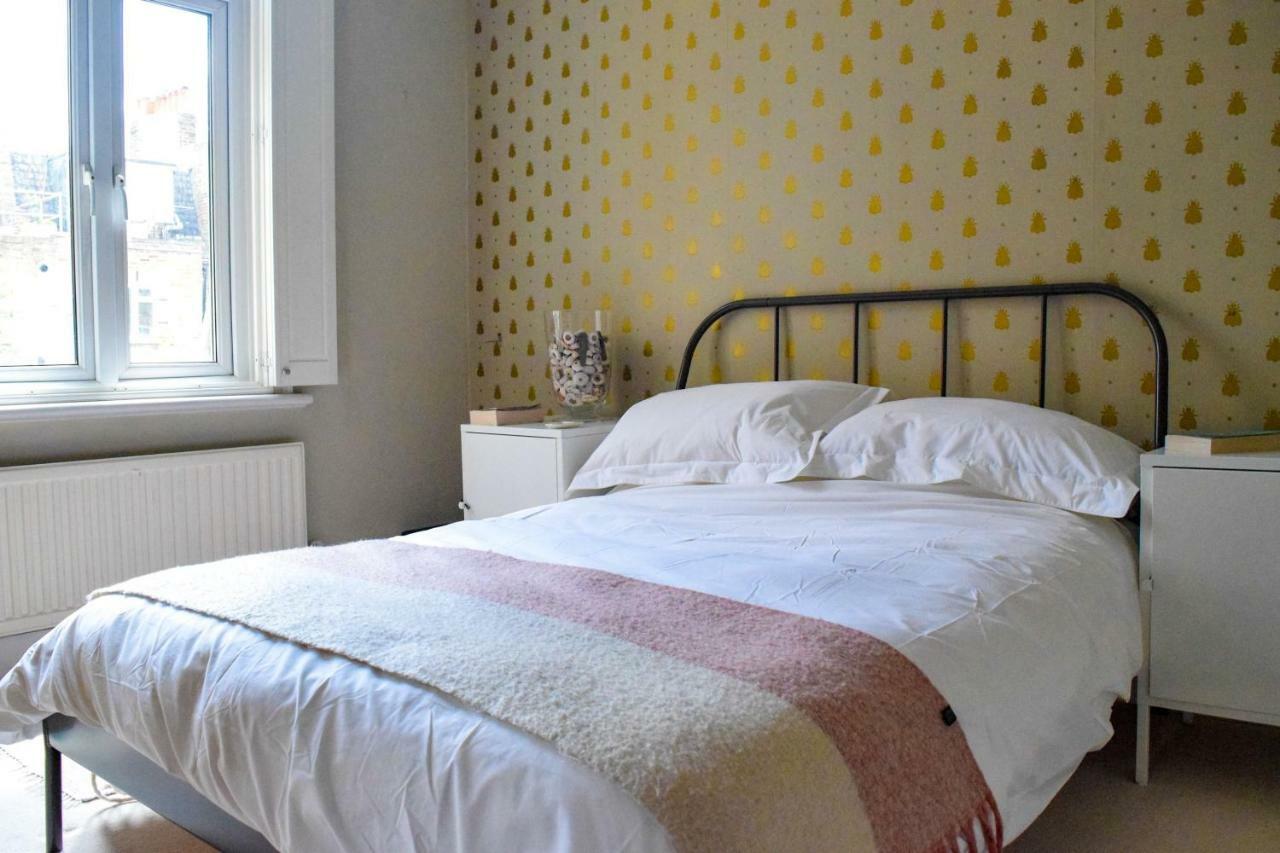 3 Bedroom Family House With A Superb Kitchen And Garden London Kültér fotó