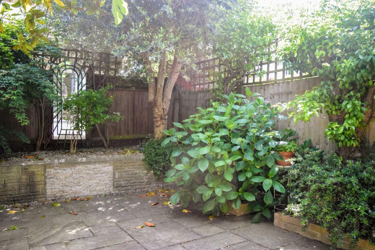 3 Bedroom Family House With A Superb Kitchen And Garden London Kültér fotó